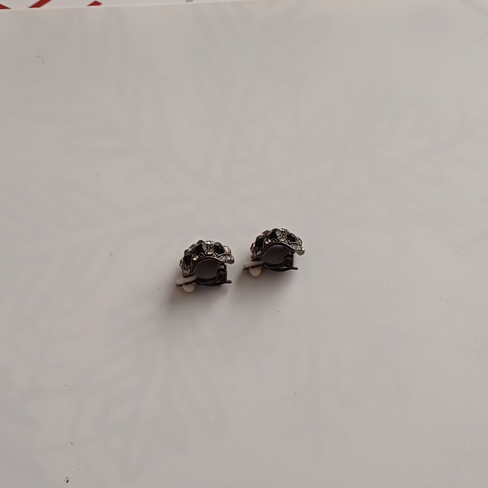 Vintage Ear Clips - Picture 6 of 7